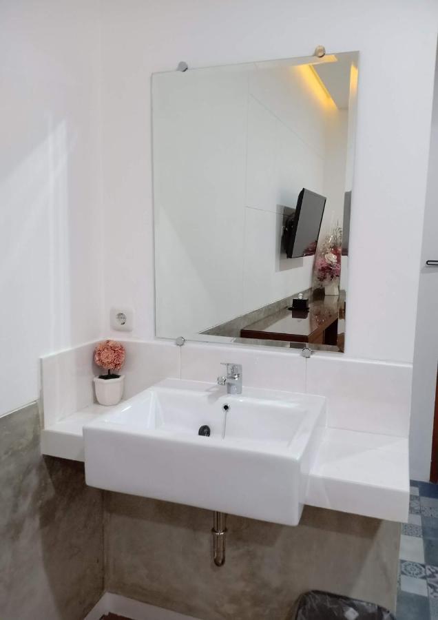 Peta Hostel Бандунг Экстерьер фото