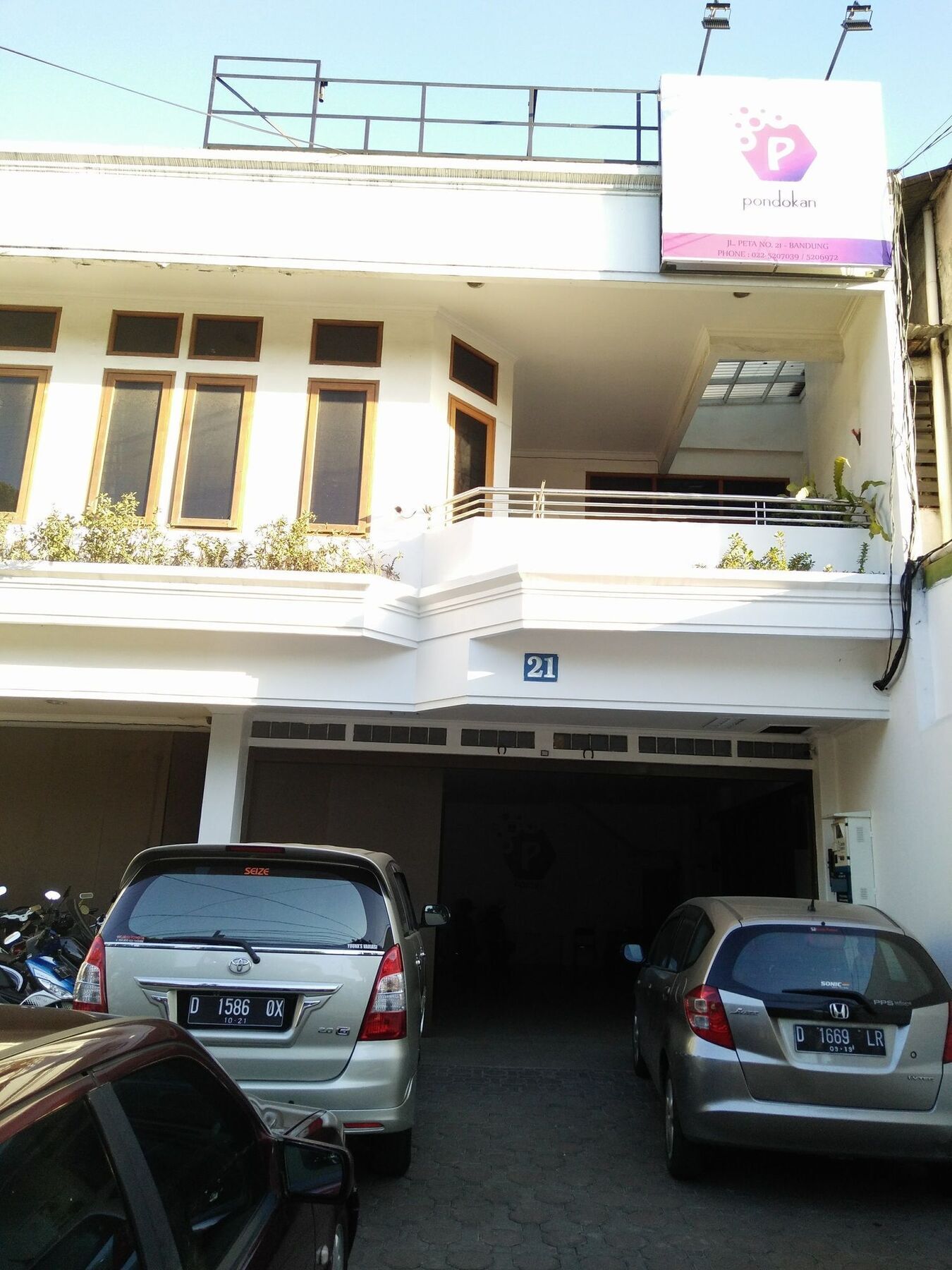 Peta Hostel Бандунг Экстерьер фото